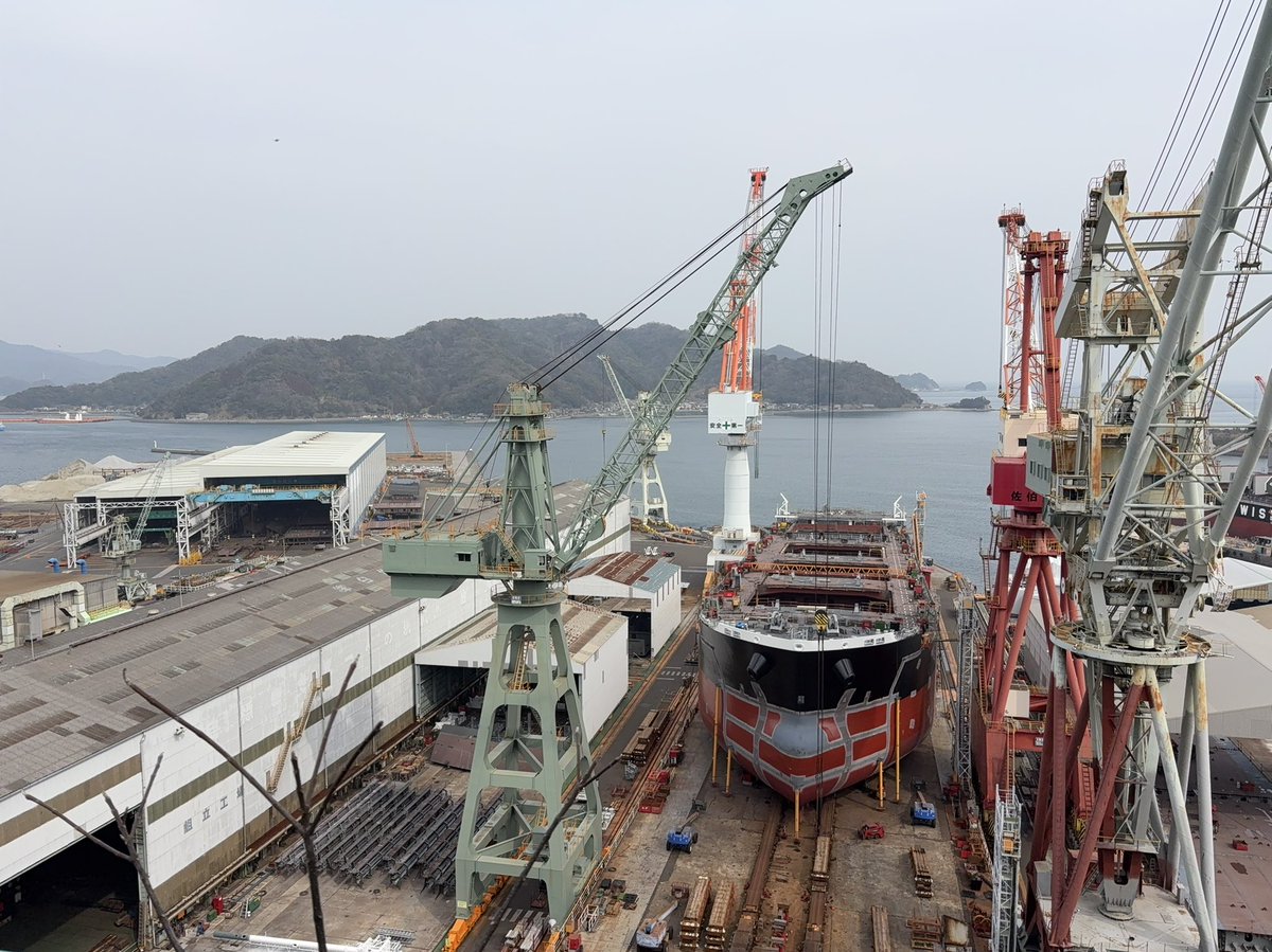 大分県佐伯市、出張買取。

佐伯のトキワで催事を
したのが14年前か、、
今回は鶴御埼灯台から四国を眺め、
濃霧山の戦争遺跡など巡り、
ちょっとした旅行気分でした。

地元の本屋さんで
「十五年戦争と軍都佐伯」
を落手。これがまた良い本で。