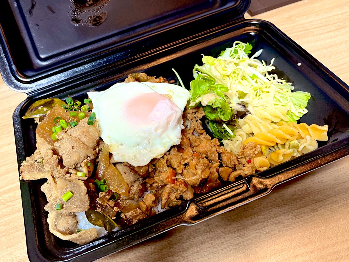 木曜ランチにPRIMAL THAILANDの2種盛り、ガパオ＆豚肉の甘辛炒め950円