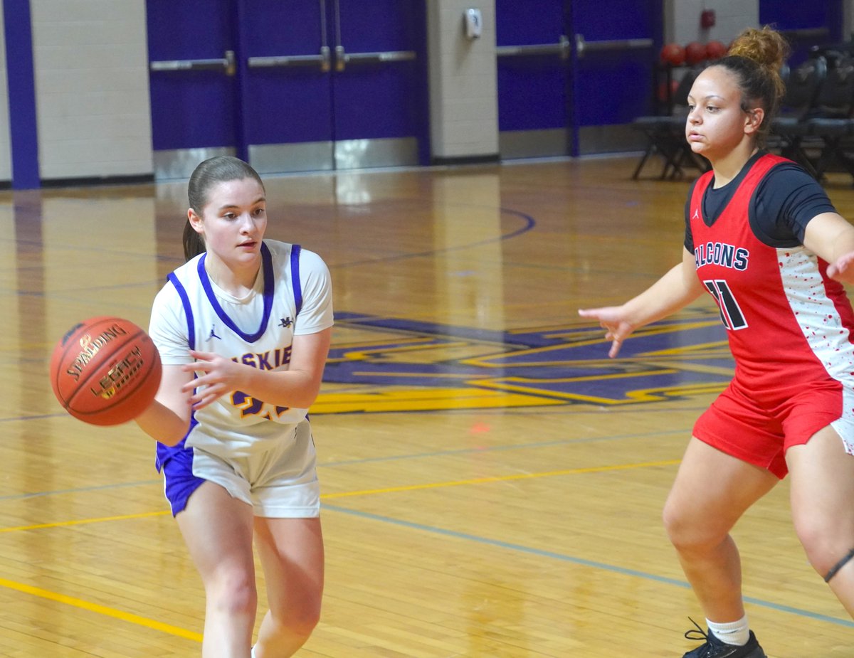 Senior Leo Loos had 13 points and senior Ella Maynard finished with 12 as the MHS girls basketball team beat Davenport West 55-34 in a Class 5A regional opener Wednesday in Davenport. 

MHS (4-18) plays 7th-ranked Iowa City West in Iowa City on Saturday in a regional semifinal.