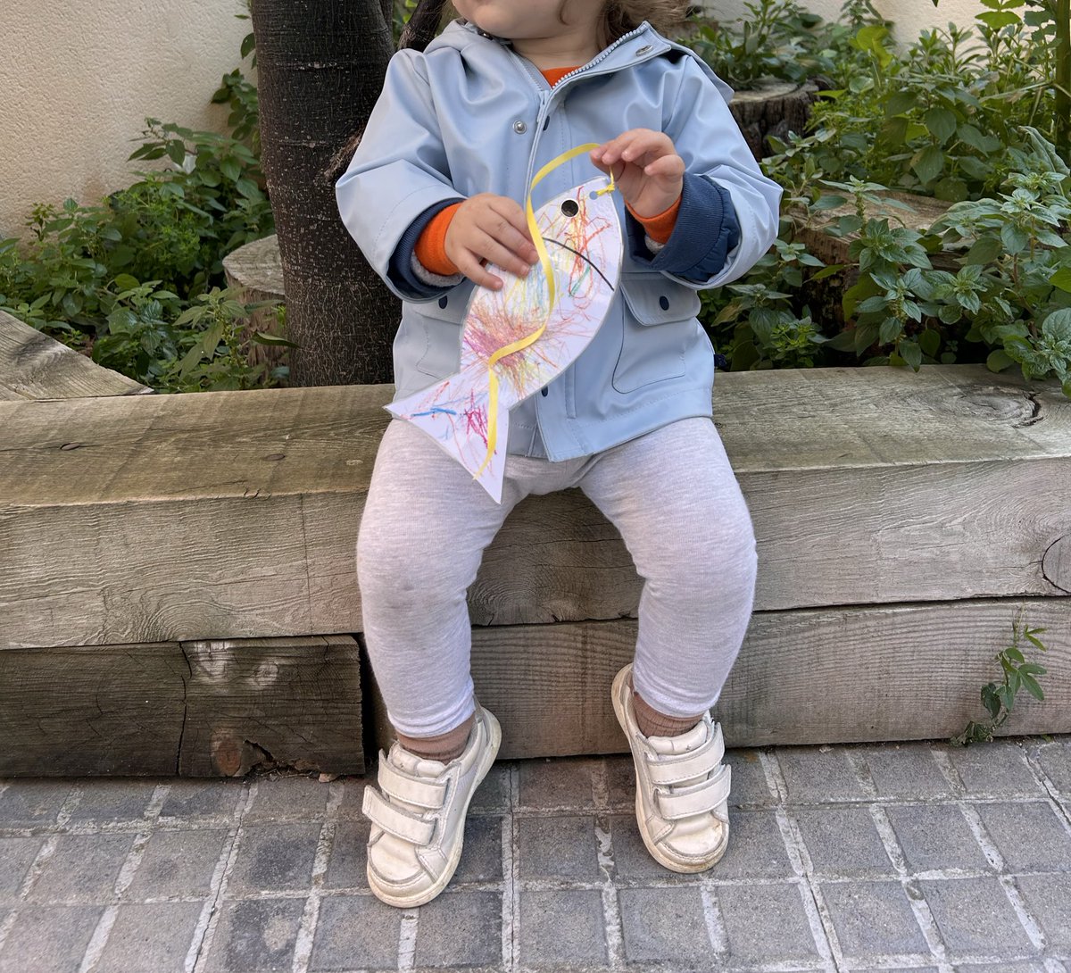 mbergesbarragan's tweet photo. Avui la Carlota ha celebrat l'enterrament de la sardina. No s'haurà adonat de res, però la felicitat com a mare de veure-la amb el seu peix no té preu🫠 #dimecresdecendra https://t.co/RsxyoHNzt5