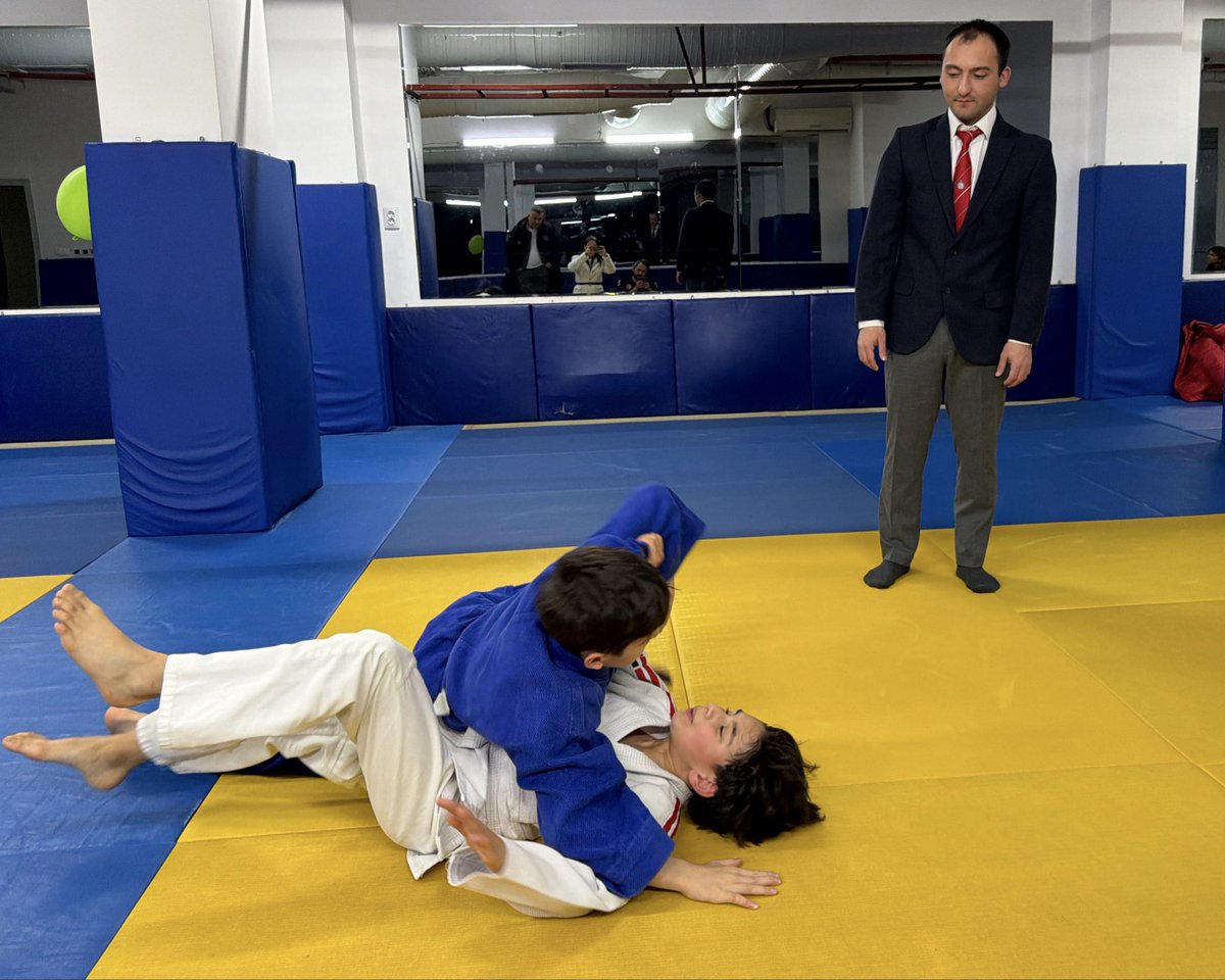 🥋 “Disiplinle Büyür, Judoyla Güçleniriz!”

Okul Sporları Judo Küçükler İl Birinciliği, Merkez Olimpik Yüzme Havuzu Spor Kompleksi Judo Salonu’nda gerçekleştirildi.

Müsabakalarda ter döken tüm sporcularımız azimleri, disiplinleri ve centilmenlikleriyle takdiri hak etti.