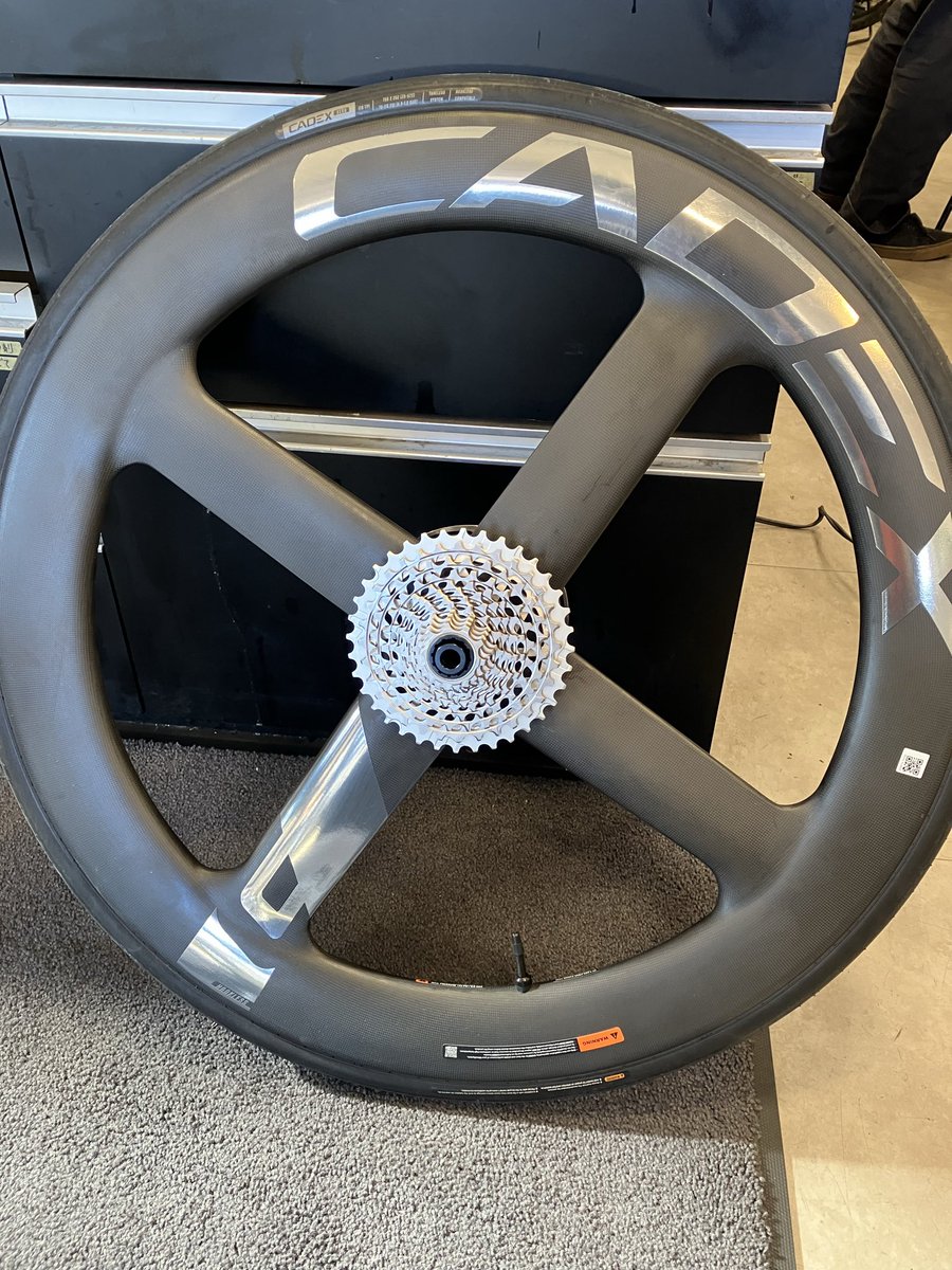 SRAM RED 33T→36Tに入れ替えのご依頼をいただきました。 最後の1枚に