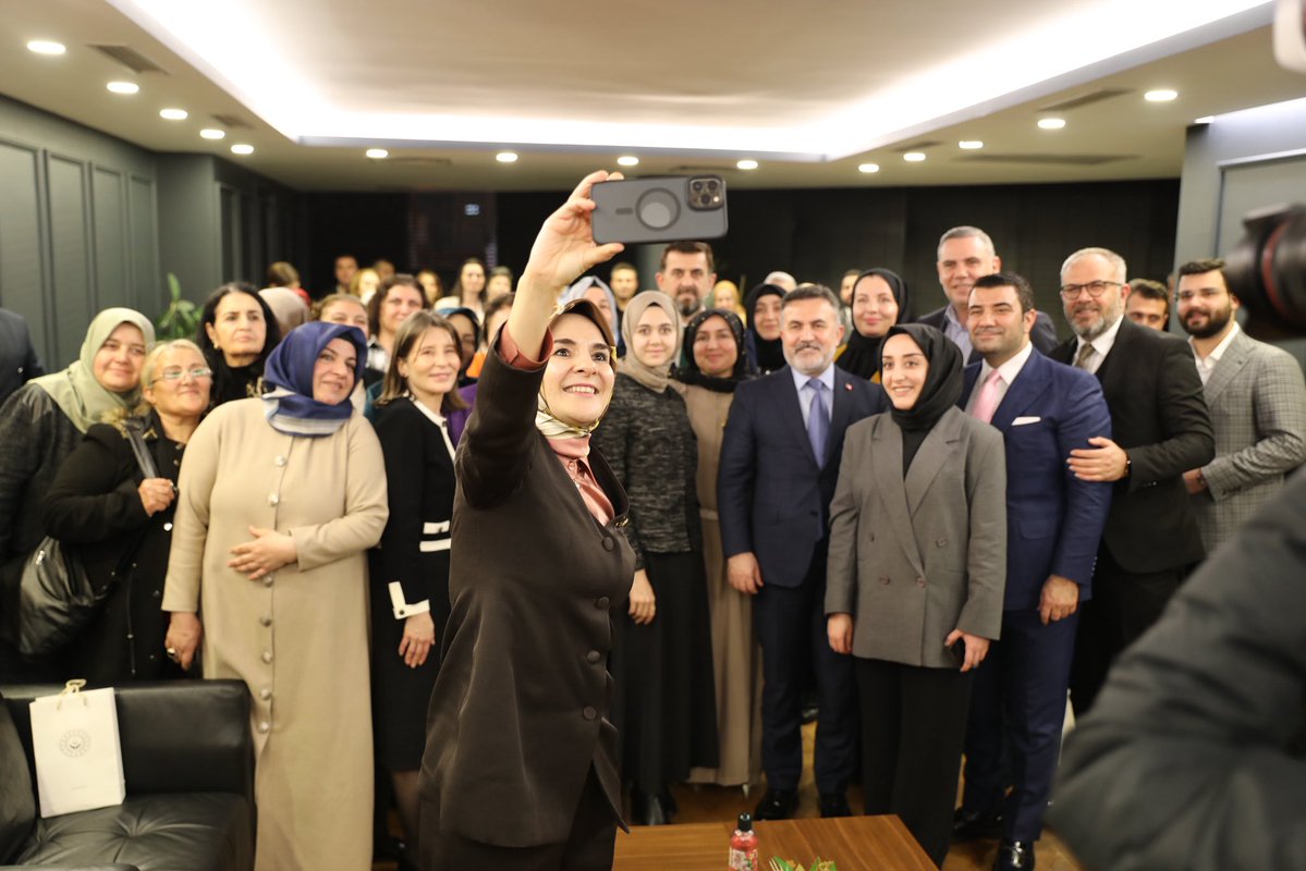 Aile ve Sosyal Hizmetler Bakanımız Sn. Mahinur Özdemir Göktaş, İl Başkanlığımızda teşkilatımızla bir araya geldi. Ziyaretleri için gönülden teşekkür ediyoruz. <a href="/Akparti/">AK Parti</a> <a href="/akpartiadanail/">AK Parti Adana</a>