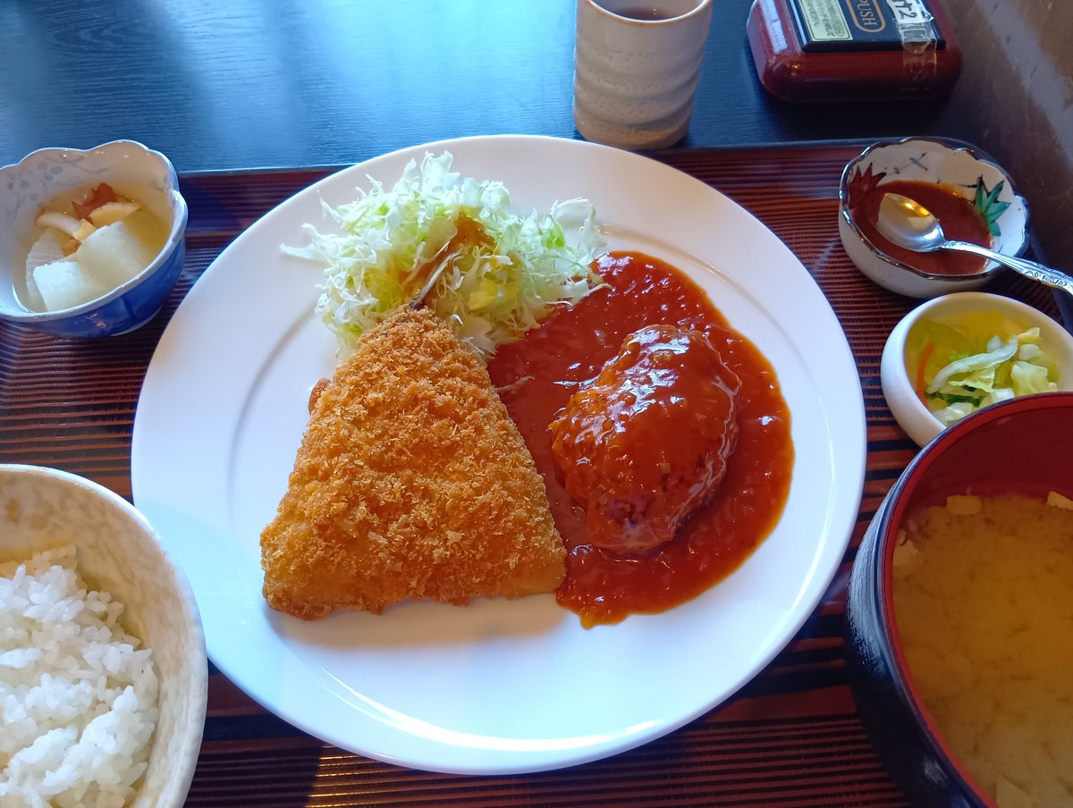 アジフライとハンバーグ定食。
2026/02/19
#ランチ　#万富久