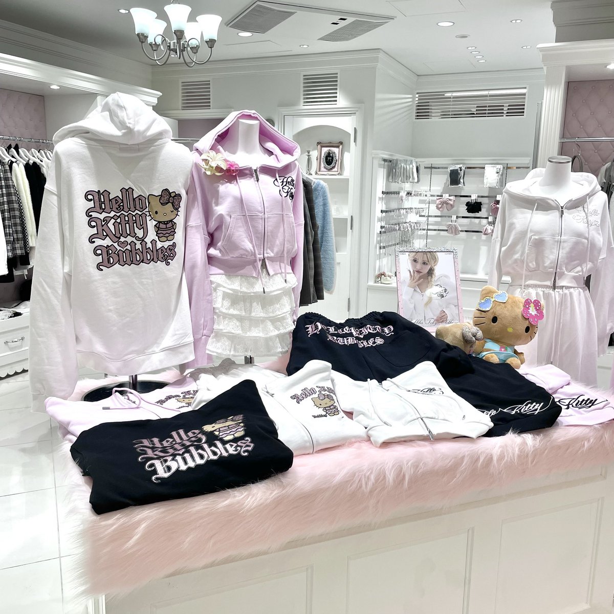 BUBBLES × HELLO KITTYの スペシャルコラボアイテム🌺💖 キラキラの