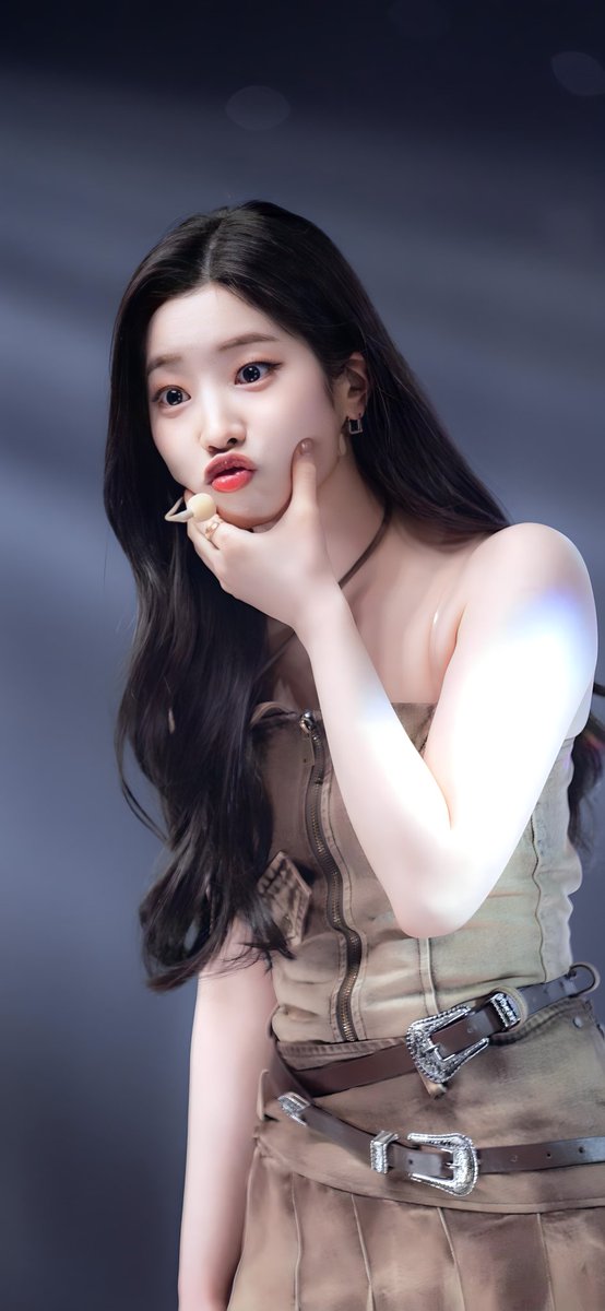 thomaskreena's tweet photo. @godmitzu The way Dahyun is being **cutie &amp; sexy** these days is dangerous! ⚠️ Did she take private lessons from Sana-chan or what? 🐹💜💅 https://t.co/58zyc6ppkA