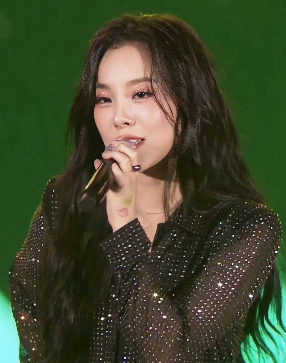 insanest look she has ever had