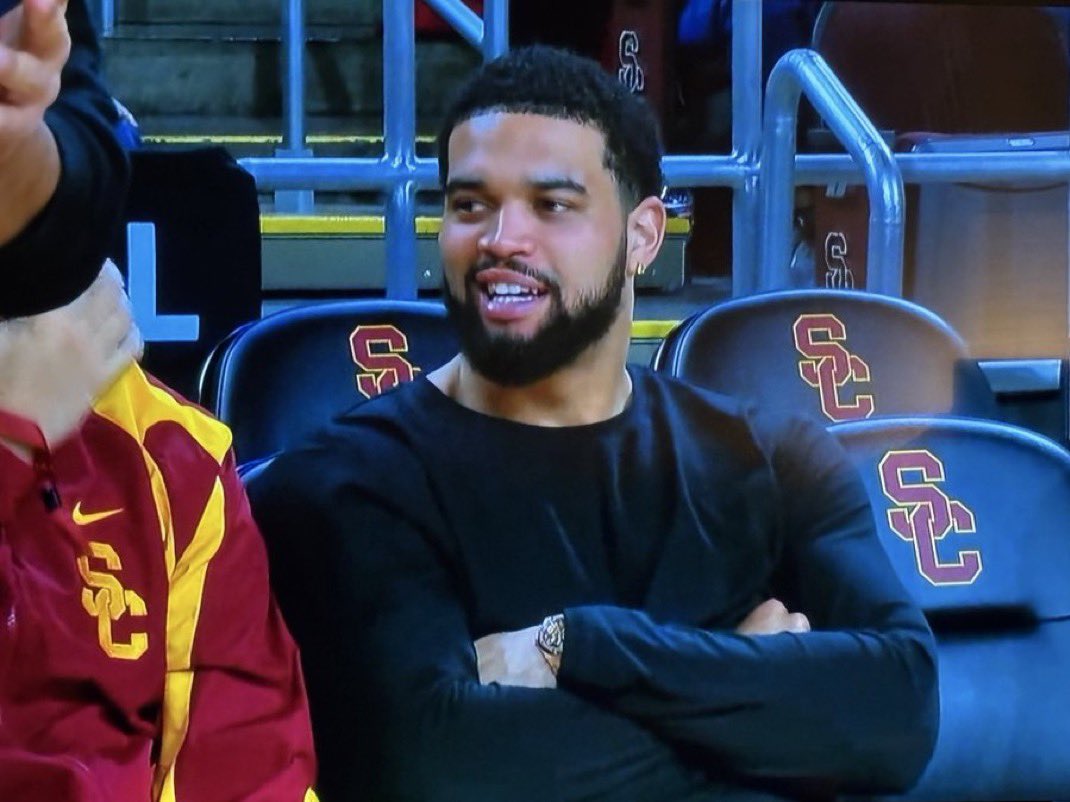 Caleb Williams is in the building for Illinois USC 

We’ll just pretend he’s rooting for the Illini.