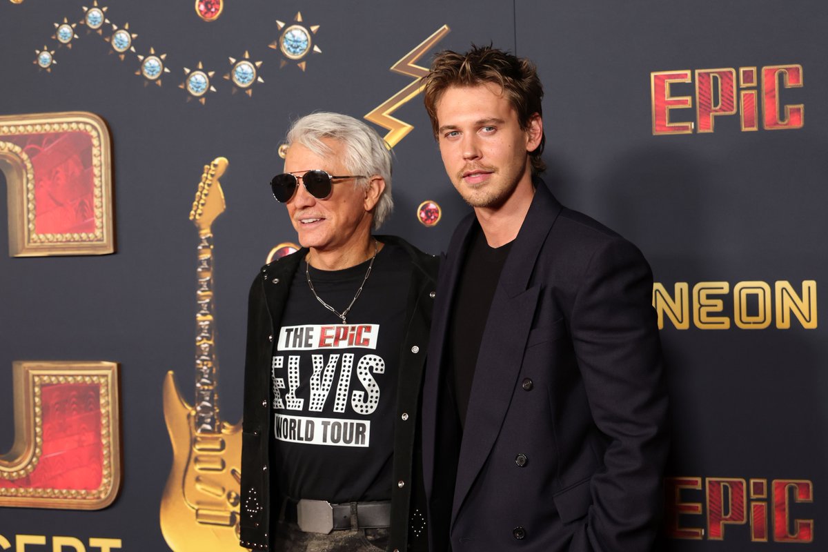 abutlerfiles's tweet photo. Austin Butler and Baz Luhrmann at the "EPiC: Elvis Presley In Concert" premiere in Los Angeles. https://t.co/hnVVPtAVnQ