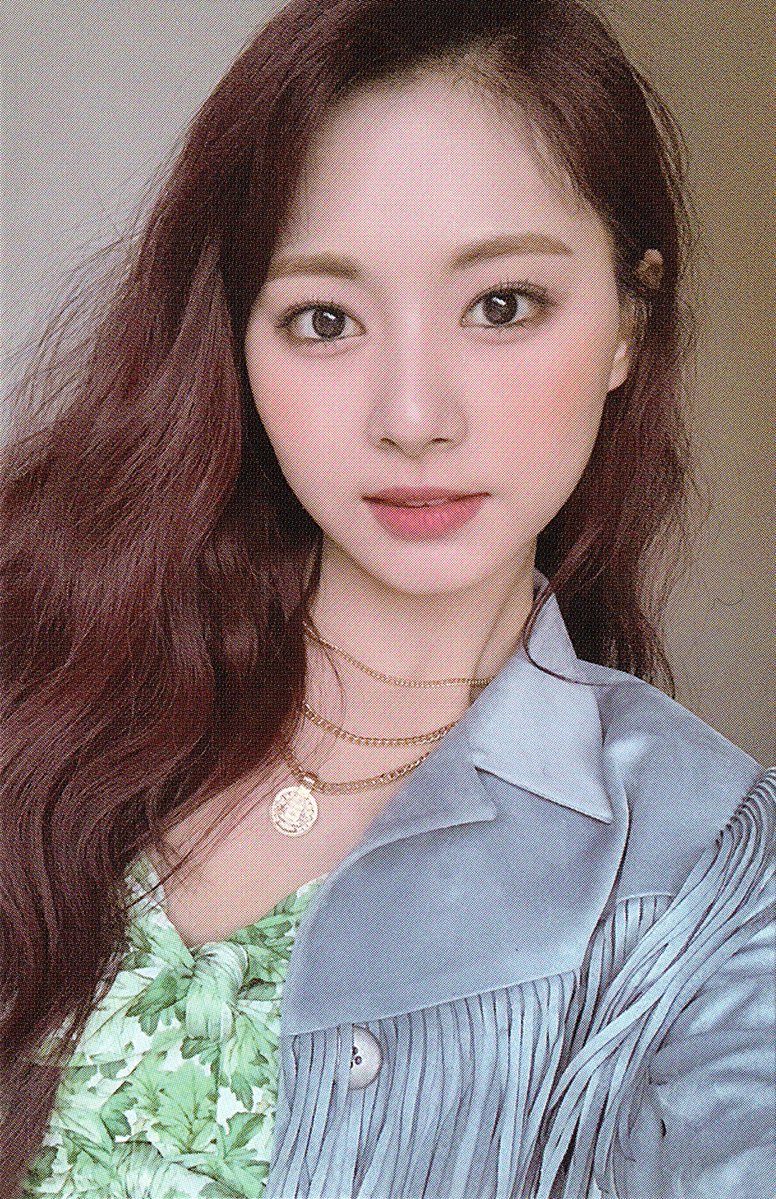 SCAN] TWICE THE 9TH MINI ALBUM 'MORE & MORE' 