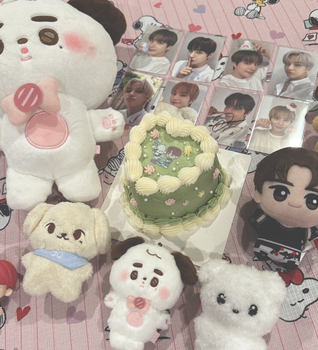 jungwoosstan's tweet photo. happy jungwoo day to my favorite person ever! so happy to be a jungp 

#28thSweetDelightJUNGWOO
#초록하트가_가득한_정우날 https://t.co/MpLJUEmRgj
