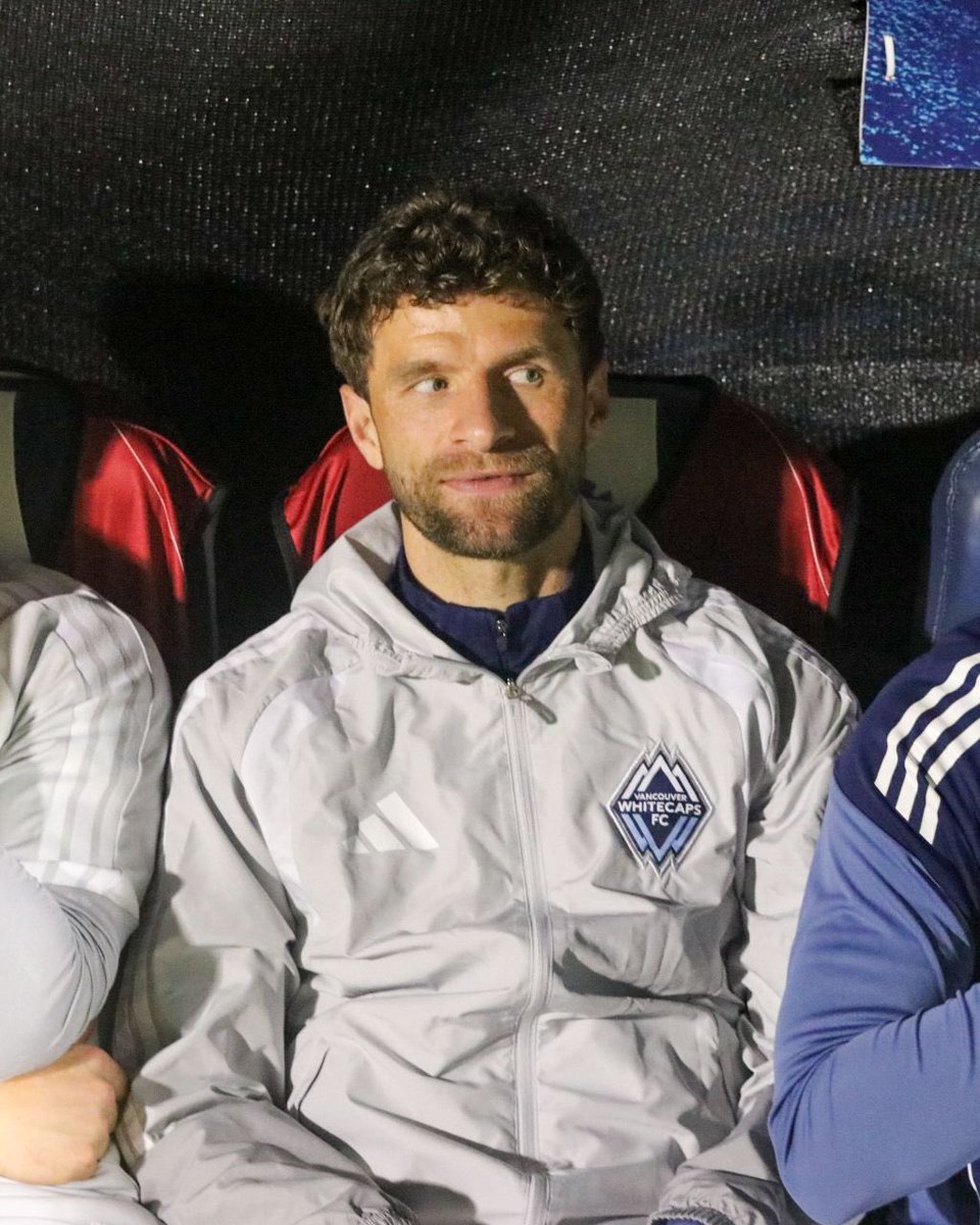 Es tan surreal ver a Thomas Müller en el Estadio Fello Meza 🇨🇷

El jugador con más partidos en la historia del Bayern Múnich 🟥
🏆 Campeón del Mundo 2014 con Selección de Alemania
🔴 13 Bundesligas (récord)
🏆 6 Copas DFB
🌍 2 Champions League
🌎 2 Mundiales de Clubes

Sigo 👇📉