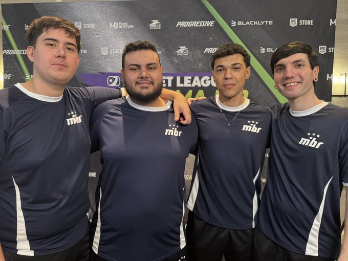 Hoy 🇧🇷🇨🇱<a href="/MIBR/">MADE IN BRAZIL.</a> empieza su camino por el Boston Major de Rocket League. 

El equipo capitaneado por 🇨🇱<a href="/ReysbullWRLD/">mibr Reysbull 🇨🇱</a> debutará contra 🇺🇸Shopify Rebellion. También comparten grupo con TSM y Gentle Mates.
Solo los 2 mejores equipos del grupo avanzan a playoffs. VAMOS MIBR 🇨🇱🤝🇧🇷