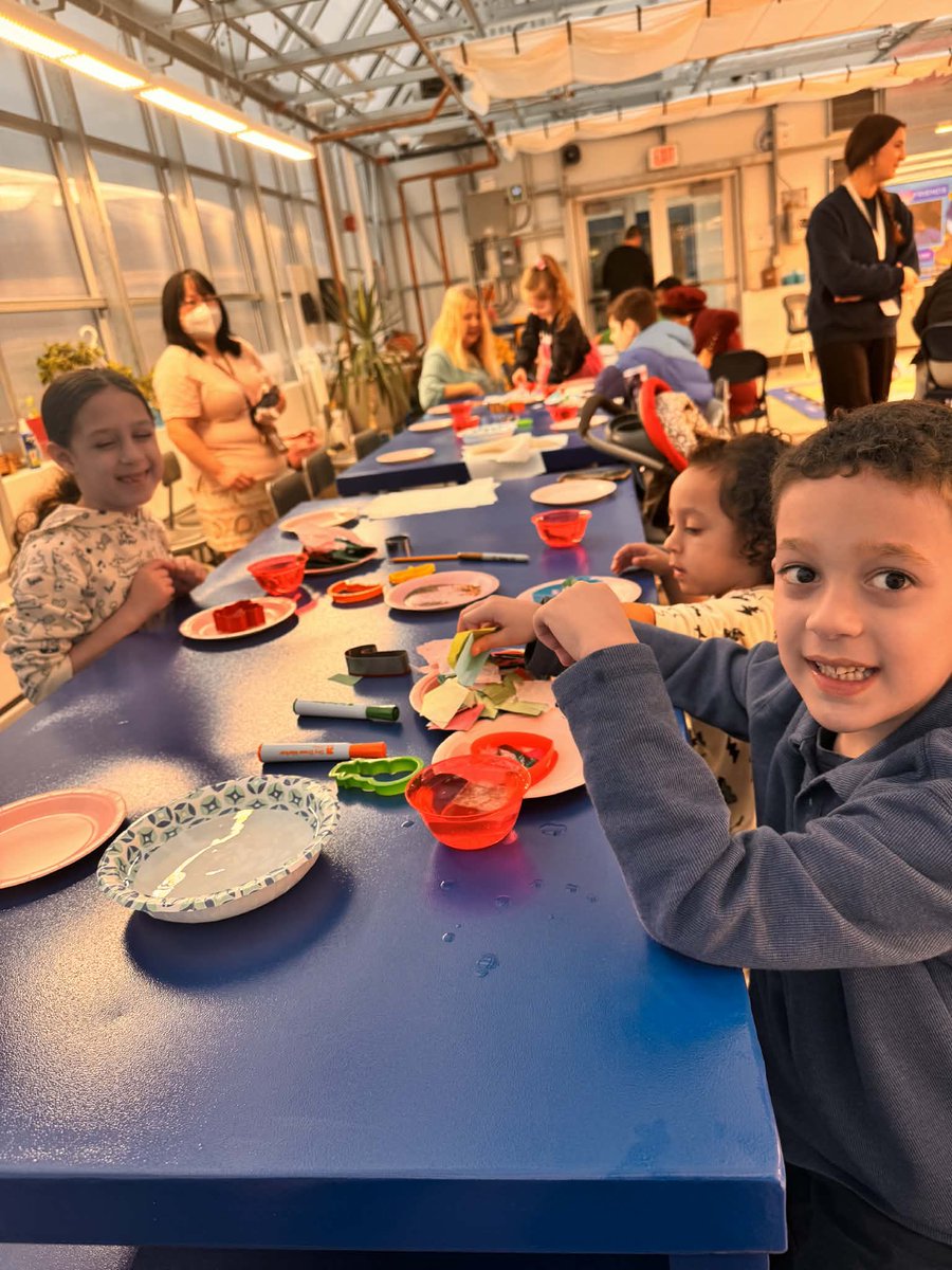 NSSElementary's tweet photo. Bond families came to the school's Greenhouse on Wednesday to make tissue paper seed bombs. Students learned about how to take care of a plant and what plants need to grow.  Students created a capsule for the seeds out of tissue paper and cookie cutters. https://t.co/rmohPxi3FU