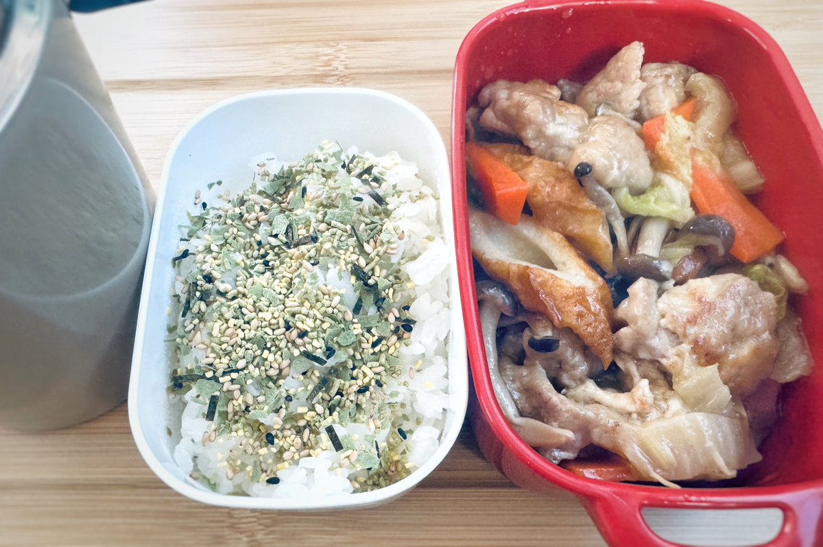 Runrunrinr's tweet image. 手抜きのお弁当🍙
お味噌汁はうっかり飲んじゃった