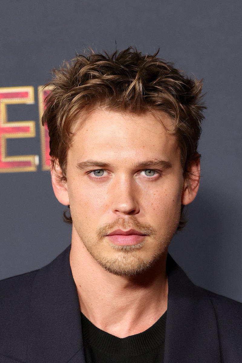 abutlerfiles's tweet photo. Austin Butler at the Baz Luhrmann's "EPiC: Elvis Presley In Concert" premiere in Los Angeles. https://t.co/dNE4ojJvIW