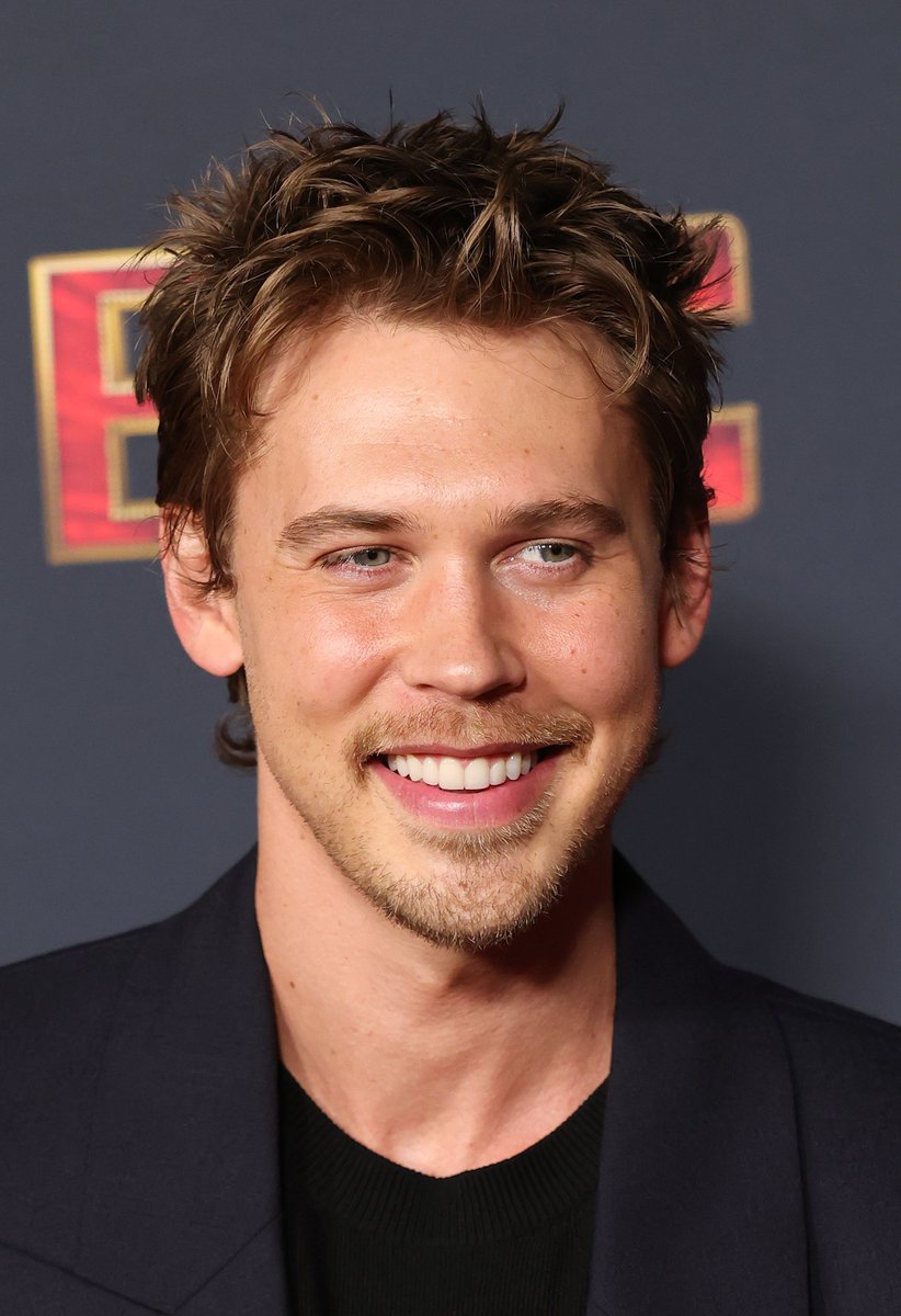 abutlerfiles's tweet photo. Austin Butler at the Baz Luhrmann's "EPiC: Elvis Presley In Concert" premiere in Los Angeles. https://t.co/dNE4ojJvIW