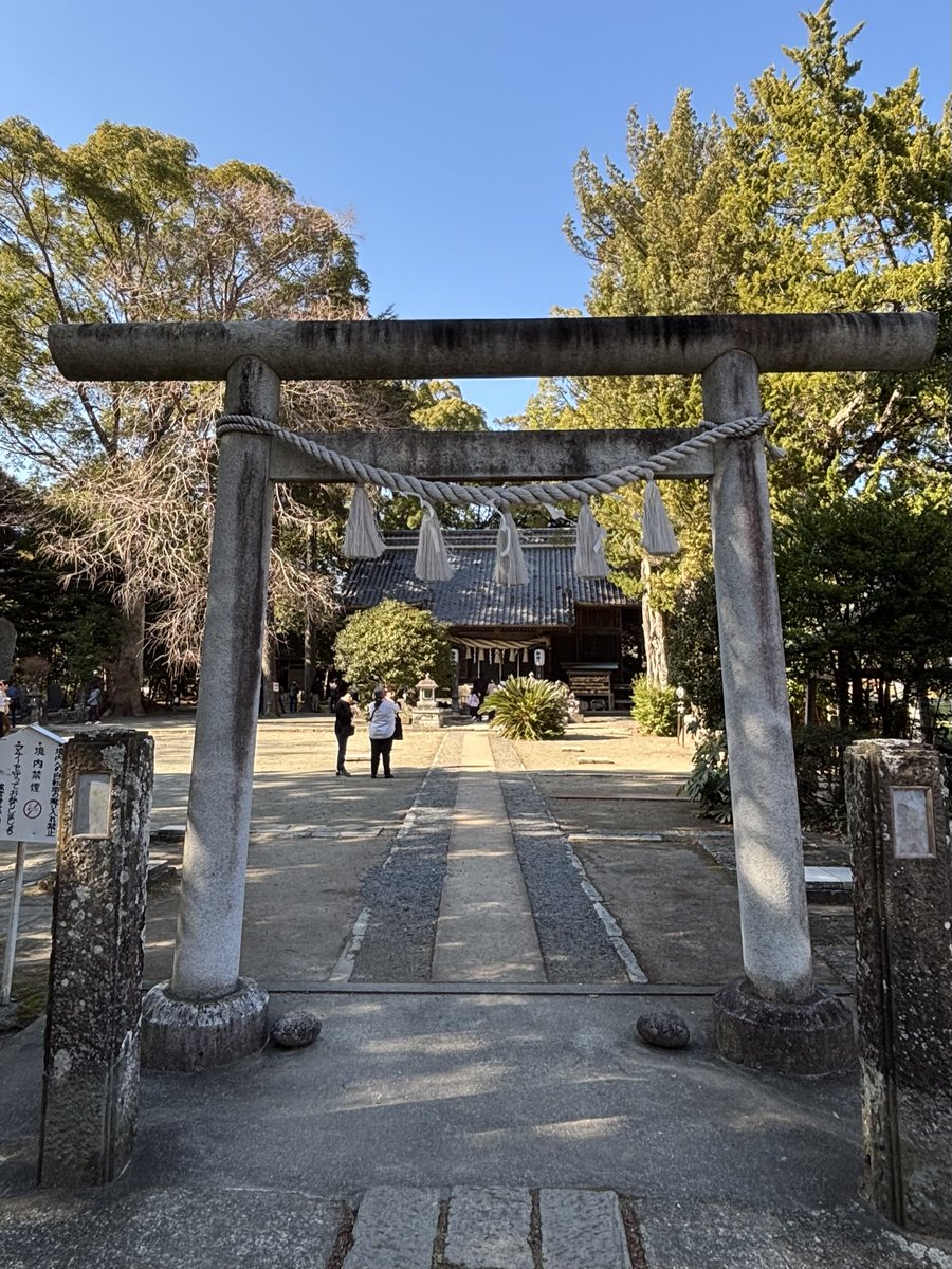 HiroN456's tweet photo. 河津町周辺散策シリーズ④
河津来宮神社参拝
☆平安初期創建、主祭神は大己貴命、ご利益は、縁結、商売繁盛、
☆境内の大楠、樹齢1,000年以上、健康長寿、圧倒的な存在で心が落ち着く😊 https://t.co/26zfpuFKtH