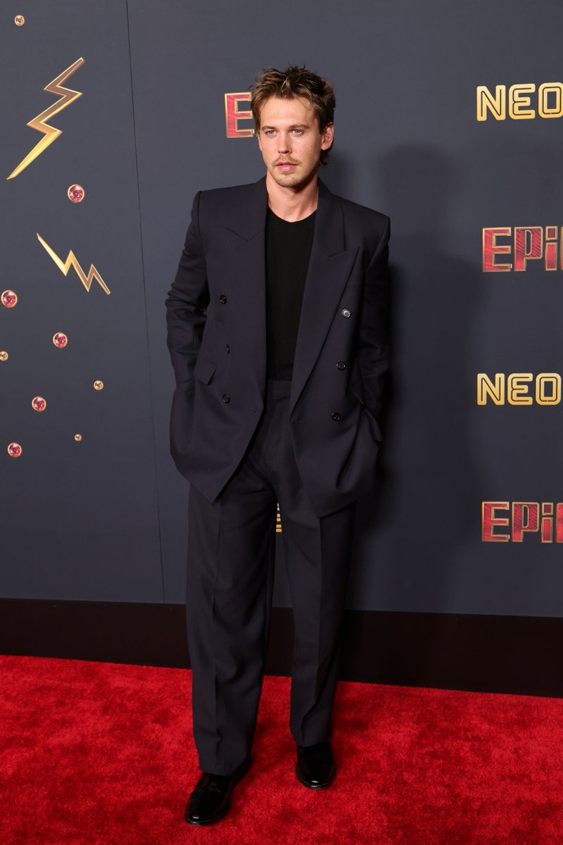 abutlerfiles's tweet photo. Austin Butler at the Baz Luhrmann's "EPiC: Elvis Presley In Concert" premiere in Los Angeles. https://t.co/mmpJLab3f6