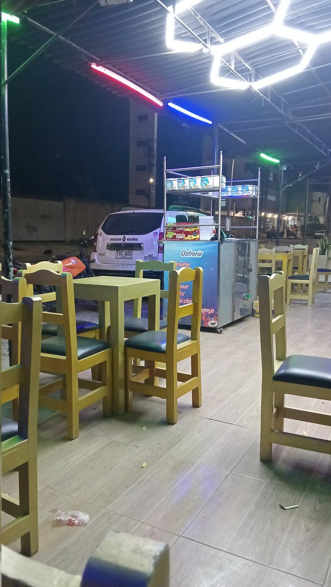 Tremendos Cócteles el en rey del chupe.. super recomendados!!!