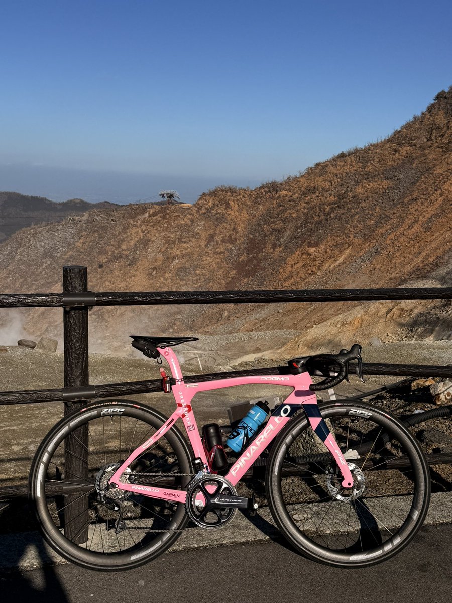 Shii9259Minoru's tweet photo. #ShonanVertexRacing
#ホビーロードレーサー
#roadbike
#RAVEMEN
#アスリートコーラ
2026/02/18
箱根にある大涌谷までベーストレーニングしてきた🚴♂️
前来た時より異様の匂いと煙がすごかった😂
黒たまご前は持って帰ってたけど
ここ最近は食ってもないなー🥚
美味しんよなーw https://t.co/PANVWk90zG