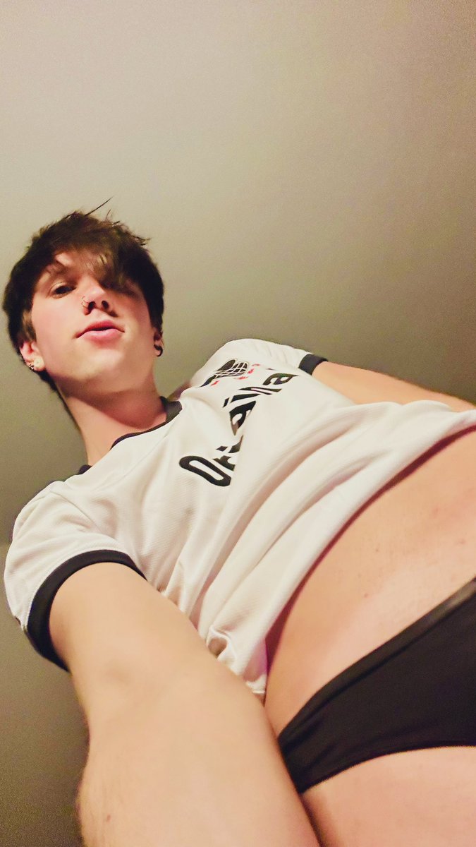 Hi! 

stream is live!

 m.twitch.tv/bytzxx
#twitch #twink #hearthstone #bytz #overwatch #fyp #viral #ootd #selfie