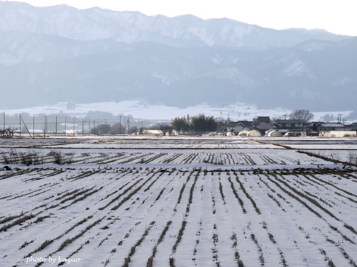 会津若松は☁3/-2℃予報 外は薄っすらと雪化粧 皆さん、いい一日過ごし