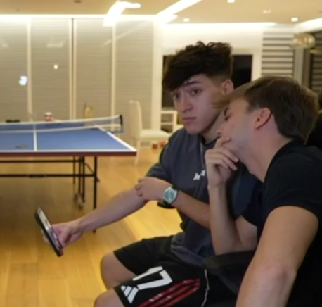 Yo cuando estoy viendo TikTok y me llama mi vieja: