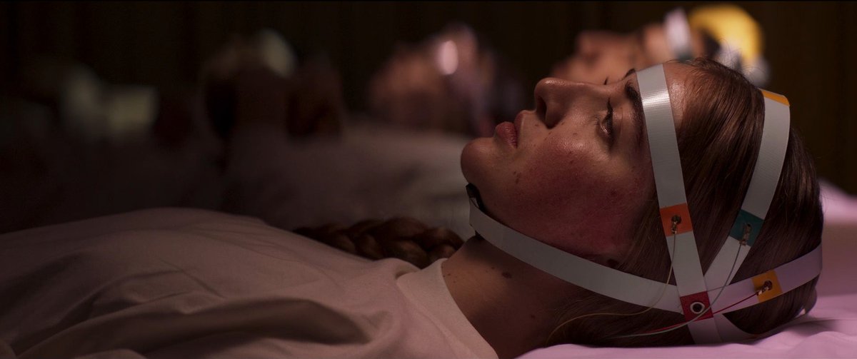 Crítica de la inquietante #UnFuturoBrillante, perspicaz trabajo de la directora uruguaya Lucía Garibaldi: Un acto de desobediencia ante una realidad impuesta cinefreaks.net/2026/02/19/un-… a través de @CineFreaks.net