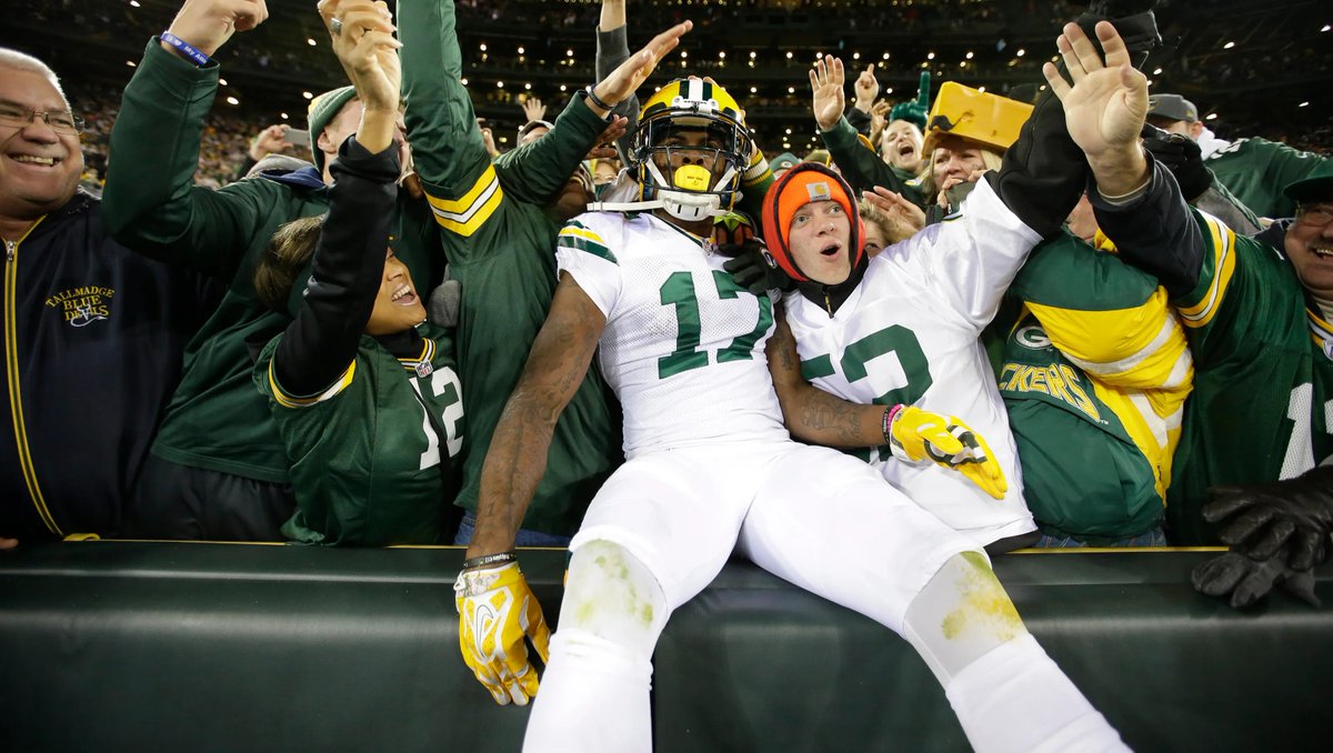 SleeperNFL's tweet photo. Most TDs scored over the past decade 👀

1. Derrick Henry - 127
2. Davante Adams - 113
3. Christian McCaffrey - 98
4. Tyreek Hill - 96
5. Mike Evans - 94 https://t.co/EitbZyYfeg