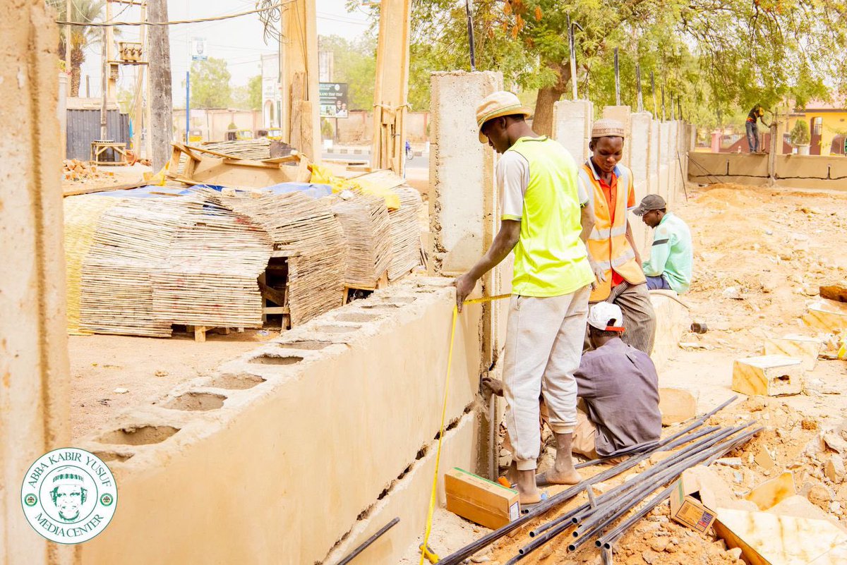 Abyuusuuf_'s tweet photo. The reconstruction &amp; remodeling of Fine Time Garden, Hospital Road.

#AbbaIsWorking https://t.co/DT927x8fCH