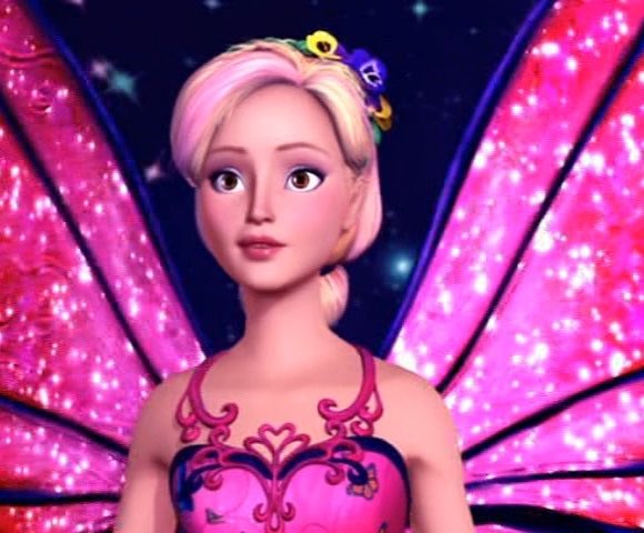 Funfact que quase ninguém sabe, mas a Barbie butterfly é latina! por isso ela não é interpretada pela barbie. no original ela se chama mariposa(borboleta em espanhol) e em um dos protótipos ela seria morena, mas ficou loira para ser parecida com a barbie por medo do filme flopar