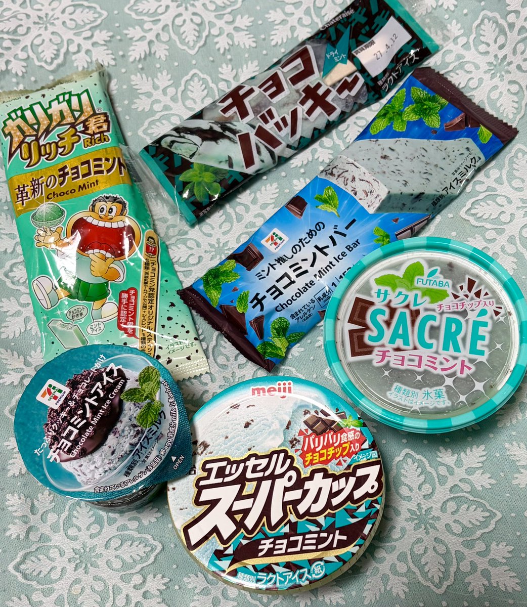 新作が続出する前にストックを食べ切らねばだ〜😂 #チョコミントの日
