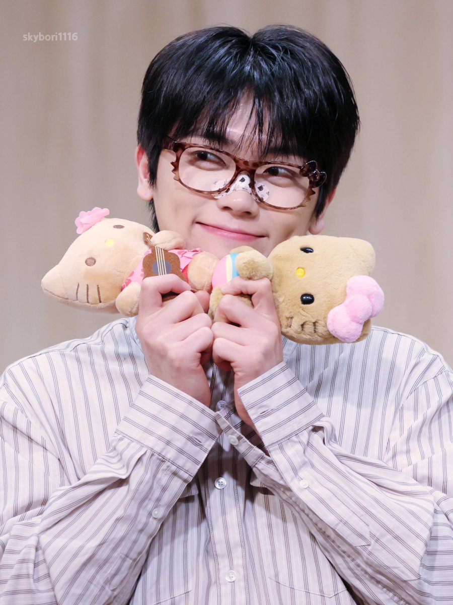 skybori1116's tweet image. 260118 에버라인 #민균 #온앤오프
🐱🤓🐱