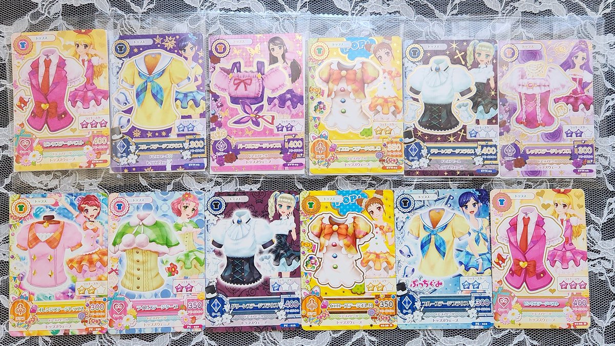 code_shiya's tweet photo. 100円握りしめてゲーセン通ったり交換したりしてた私へ
初期のスクールドレスが揃ったよ
宝物にします

セブンイレブン4店舗巡って2枚ずつ
売り切れも見かけました https://t.co/SUhN4qp95B