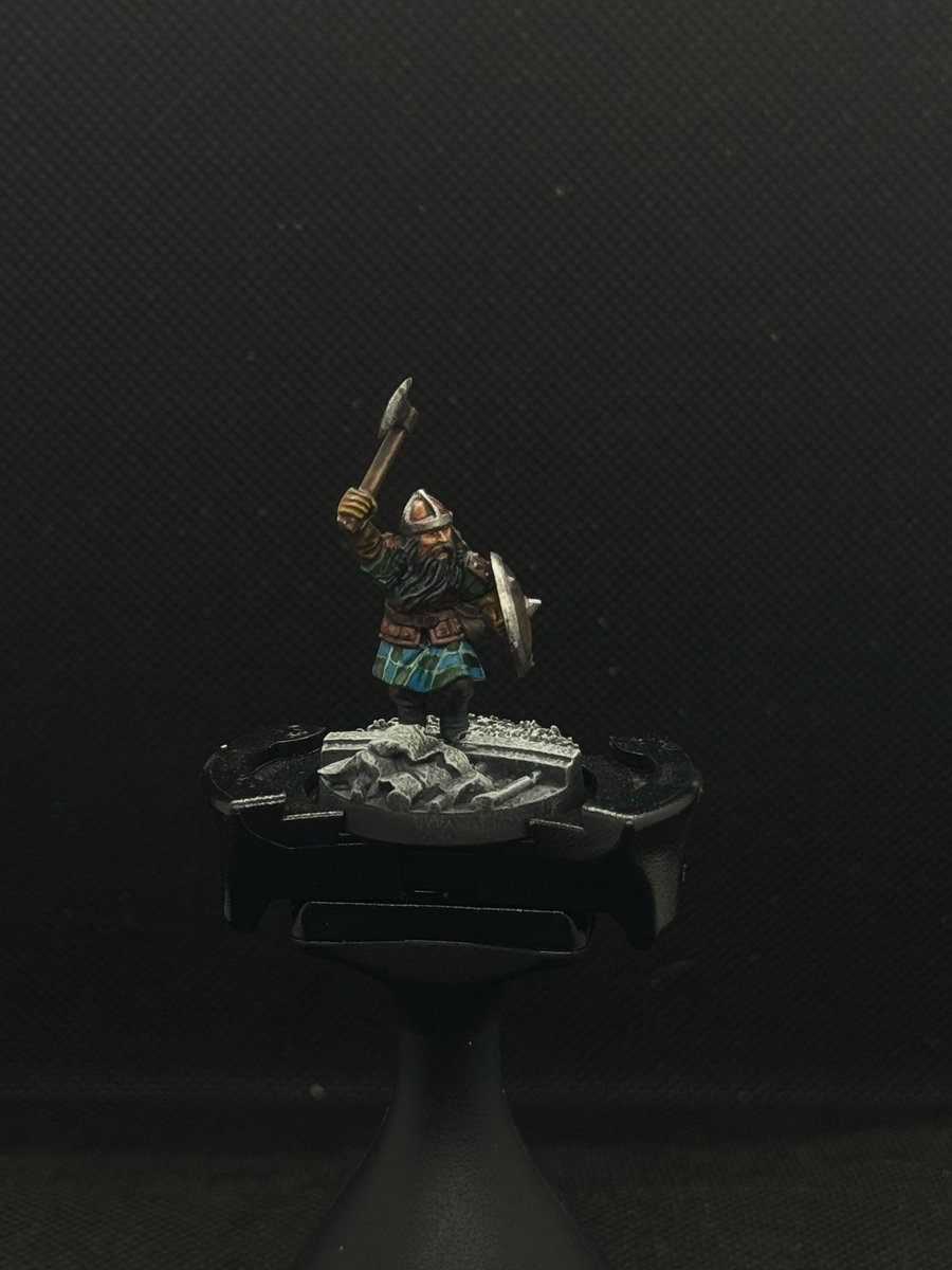 BlooddrunkBruce's tweet photo. Finished up some dwarves! Been watching a lot of Outlander, so I went with a Highlander theme! #lordoftherings #WarhammerCommunity #mesbg #miniaturepainting #warhammerpainting https://t.co/2jXVOAT266