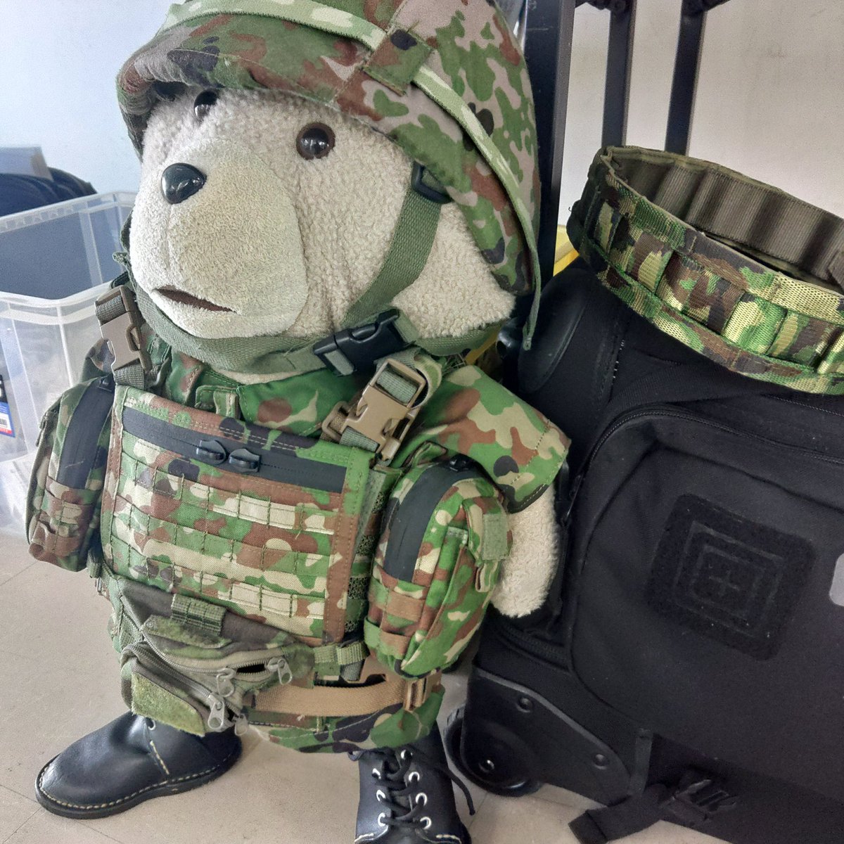 本日、多賀城駐屯地にて展示即売会開催しております。