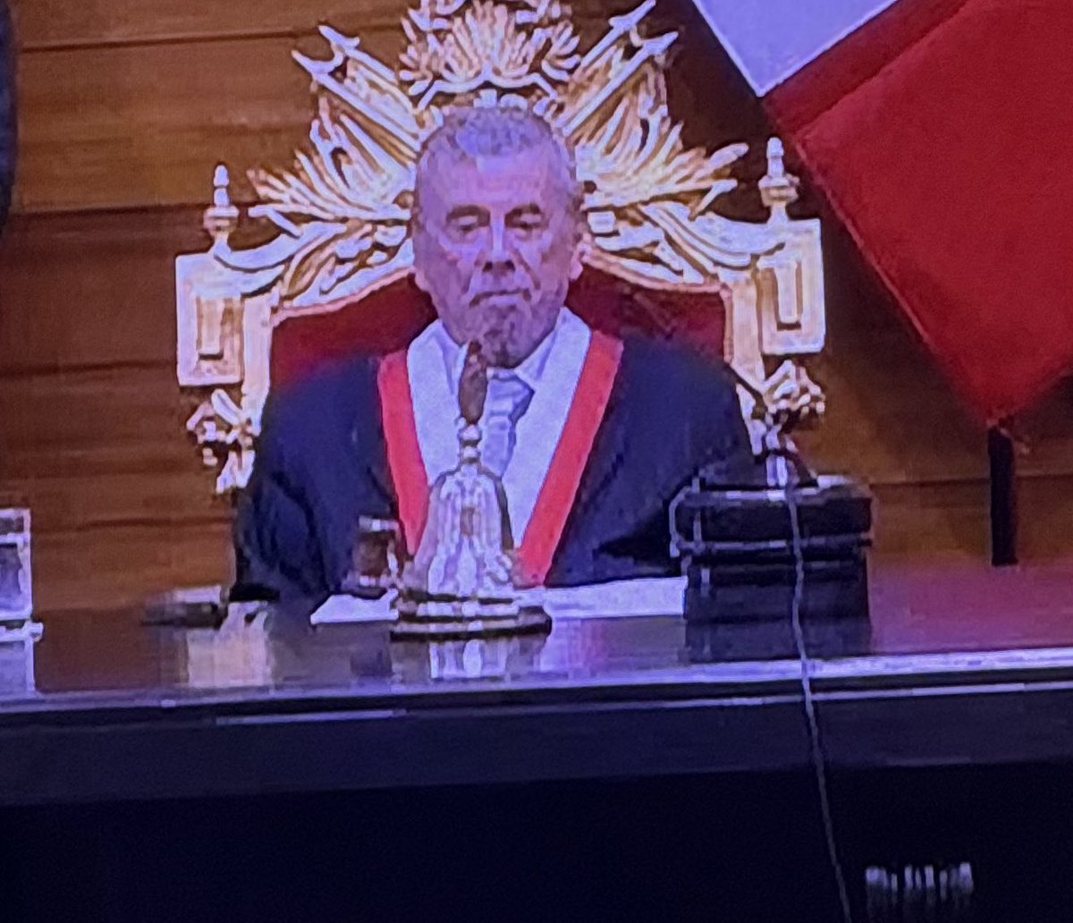 Quedé minimo común múltiplo, verbo to be, escuchamos y no no juzgamos, escuchamos y juzgamos, escuchamos y nos agarramos a cńz, Taki Taki rumba, estaba paralizado con mucho miedo y no me podía mover quedé ice, frio, hielo, quedé aguda, grave y esdrujula quedé vemos y juzgamos,