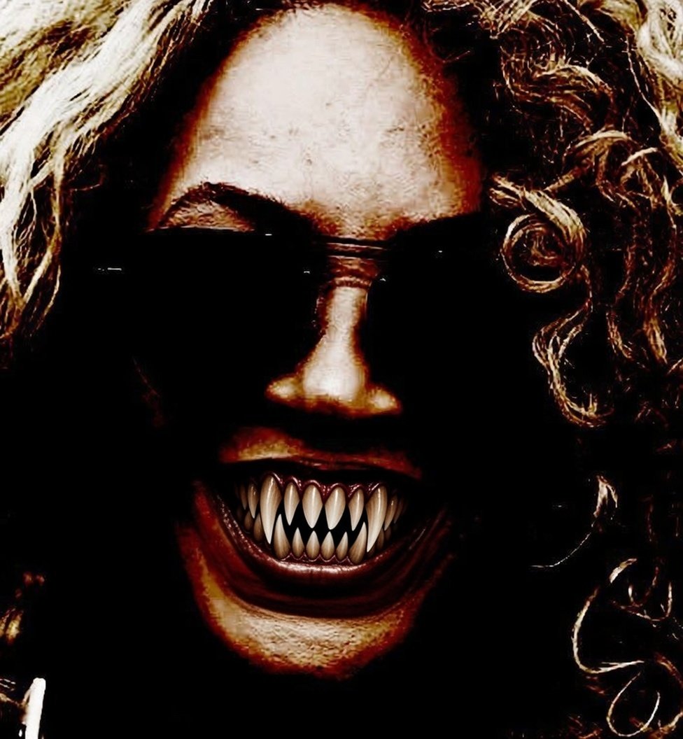 Es un carnival no un show de karlos g. Meu deus. 😭