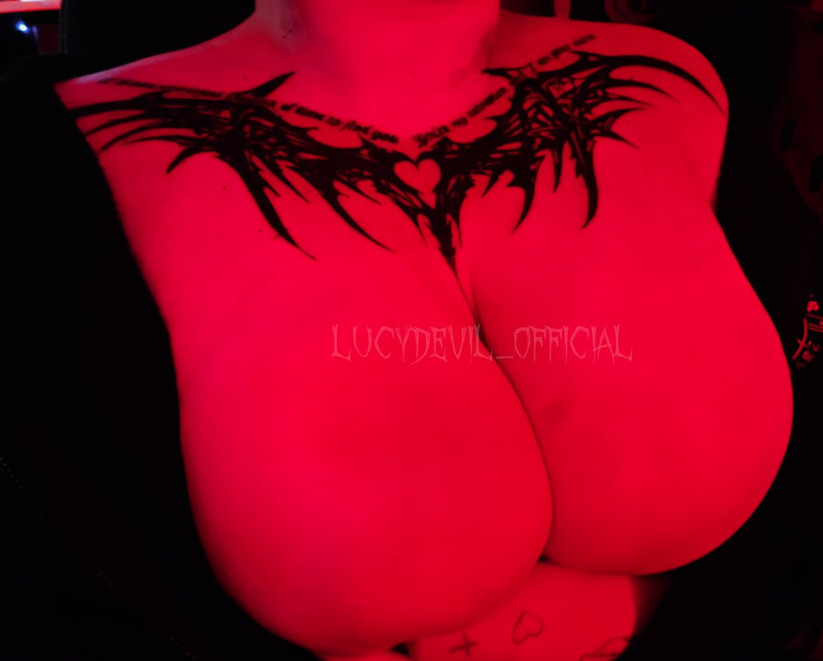 Lucydevil_offcl's tweet photo. A few pics with my chest tattoo hehe https://t.co/WzzhnpQSdZ