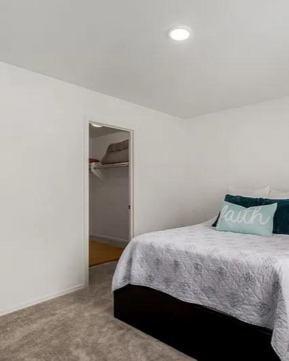 callclariselynn's tweet image. New listing in Florence, AZ 🏡 4bd/3ba at 10069 E Alfalfa Dr. Space to grow + fixed payment beats rent hikes. Buyers—book a tour. Sellers—thinking of listing? Let’s chat. #FlorenceAZ #JustListed #FirstTimeBuyerAZ