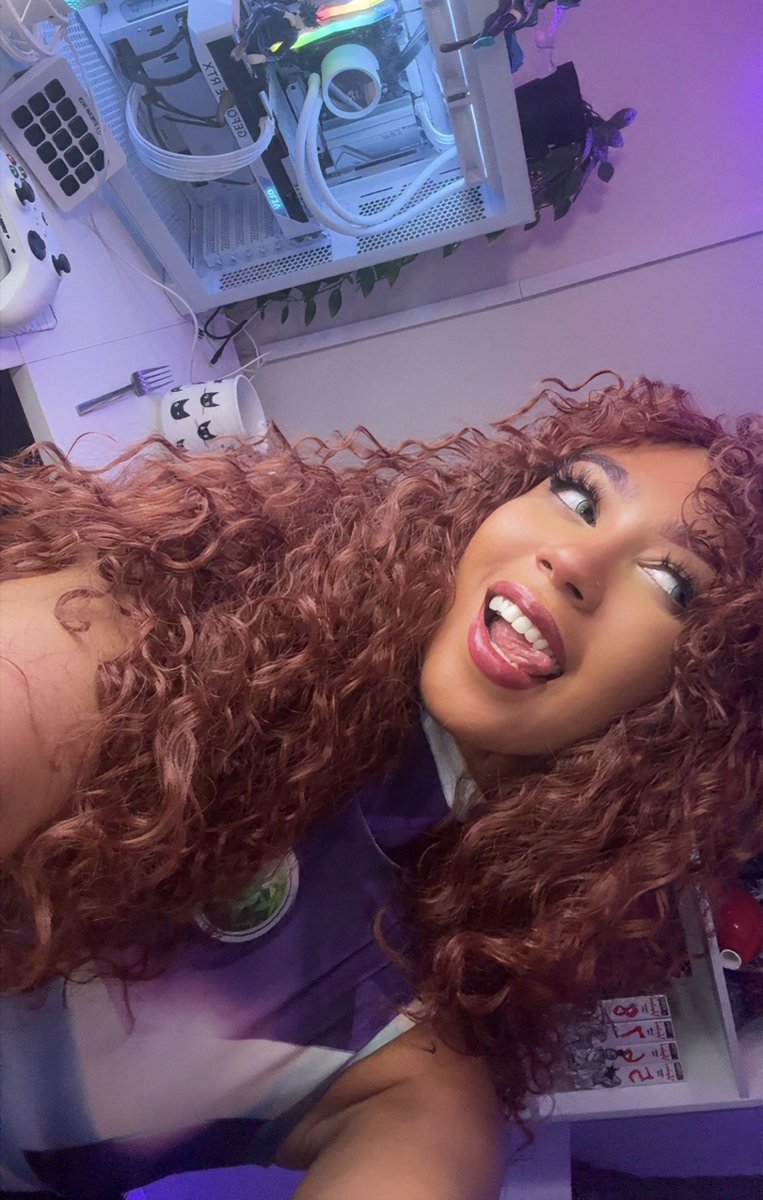 frizzyimposter's tweet photo. Live on twitch in my new starfire cosplay! https://t.co/ZlGq43UU2y