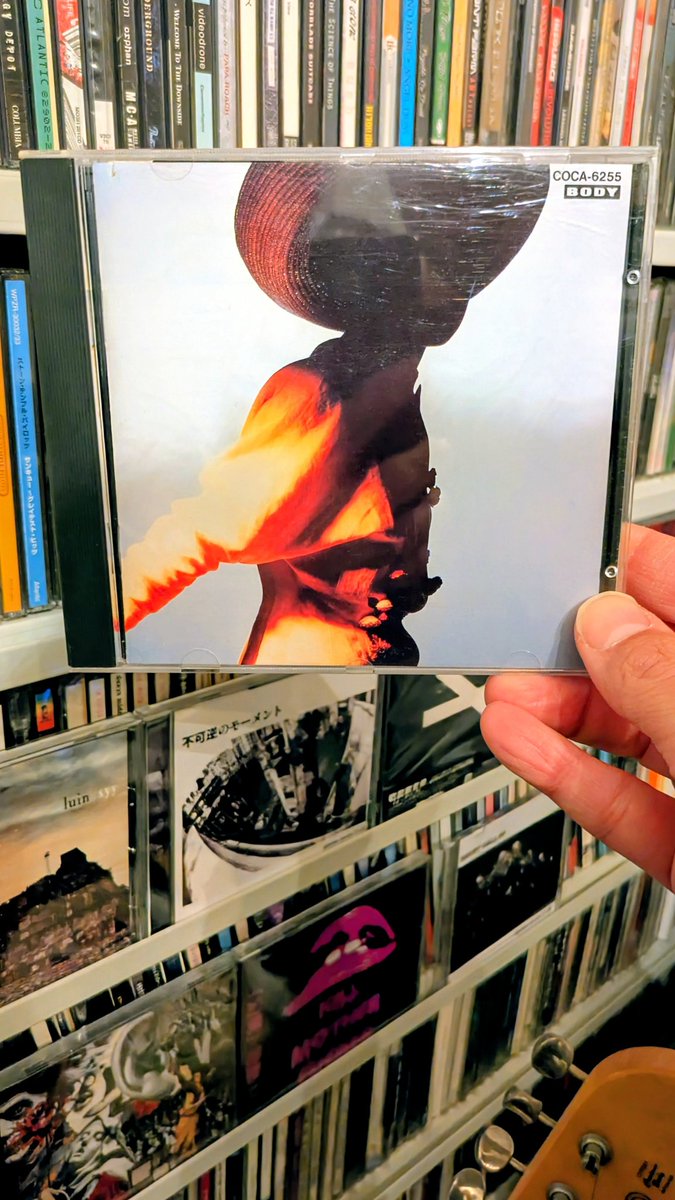 山下久美子
Baby alone
Recも、当時のLIVEメンバーで演ってて、最高です！
無駄の無いミニマムな音作りが、今聴いても好き。