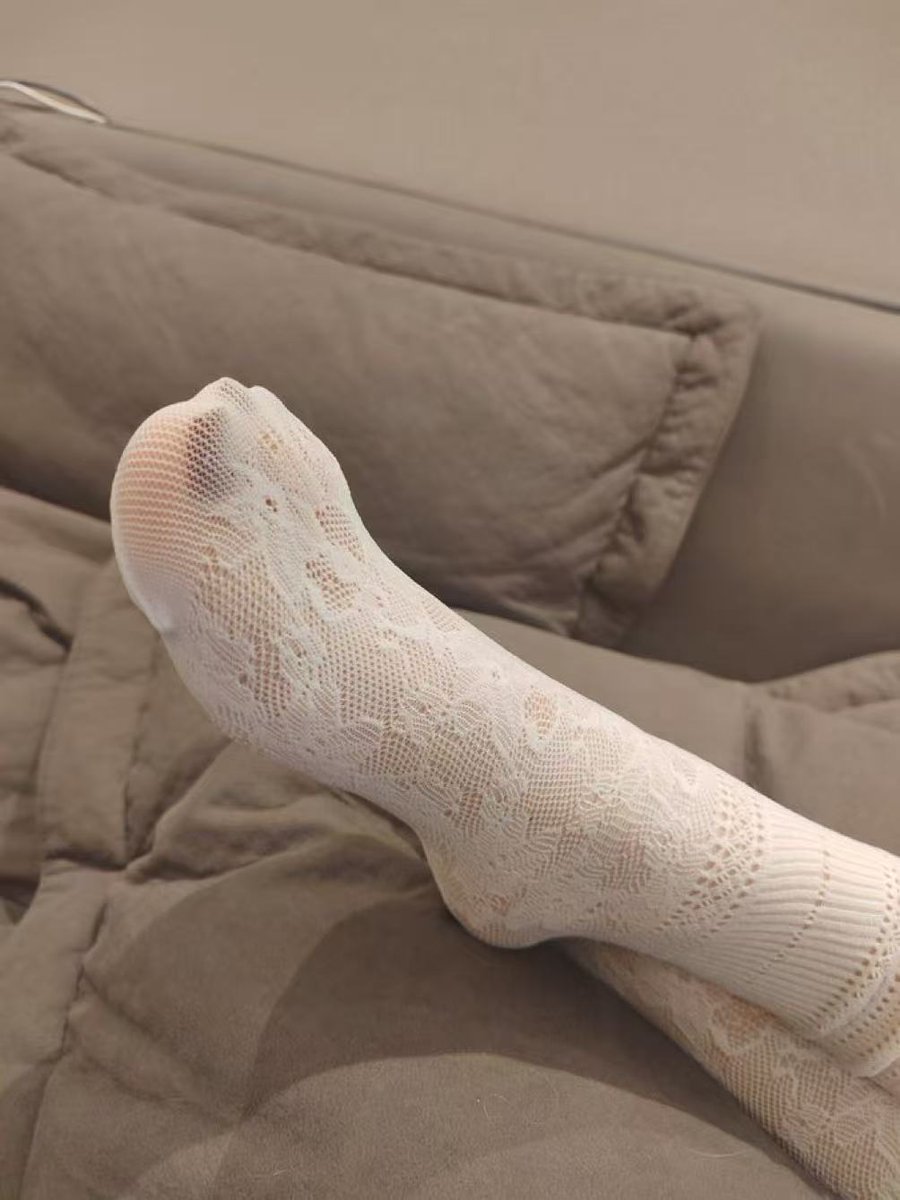 AmberAhmed67473's tweet image. 我闺蜜非说她这白丝比我的黑丝斩男，真的吗