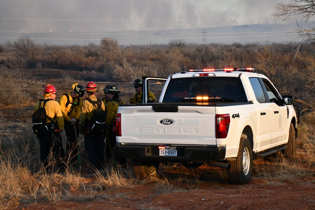JonTheStormGuy's tweet image. Photography I did for @NewsChannel10 during the fire near Borger earlier with @Annuh_wx 

@SparkServiceWX  fire is now 80% contained burned nearly 300 acres in about 2 hours 

#txwx #wxtwitter #wildfire