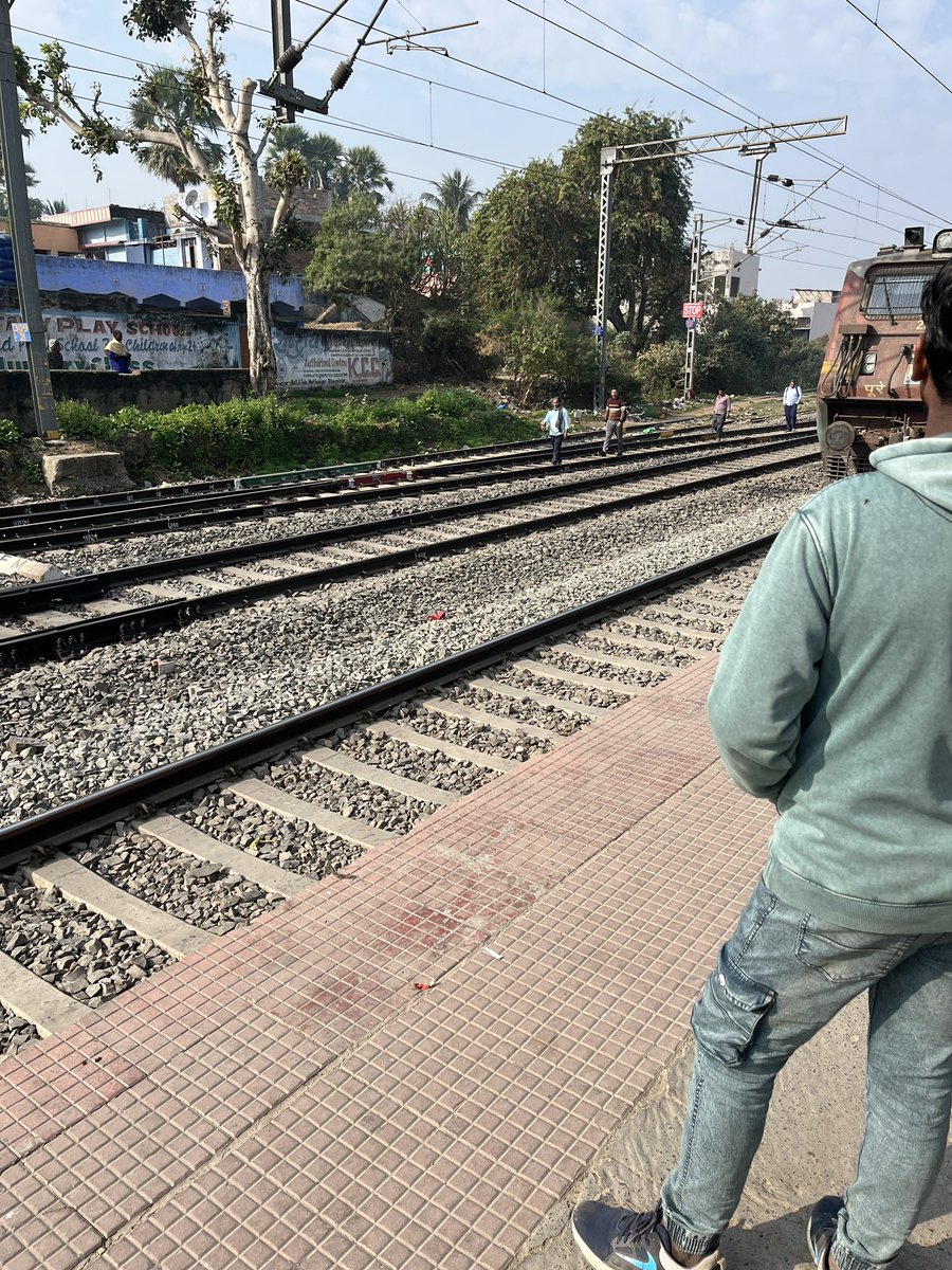amitlucky39's tweet photo. @RailMinIndia @RailwaySeva @drmmalda @RailMinIndia @PMOIndia 

Train no 53416 is overcrowded.
 train is running with decreased number of coach. Life of passenger is in extreme danger. Previously train was running with 14 coaches but now only 10 coach available.19.02.2026 https://t.co/9OiNjbsrg1