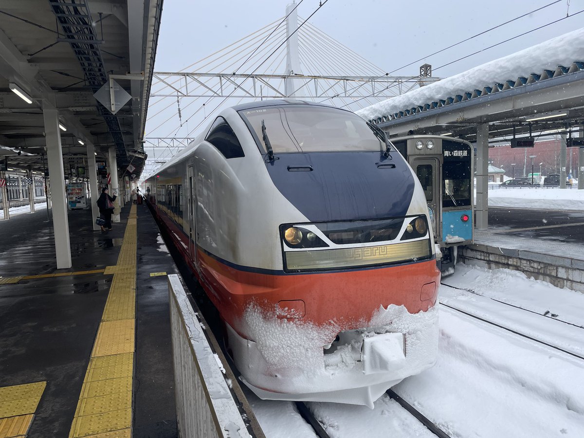 ekc57180's tweet photo. キュンパストランスポートDay2

アスパムの展望台に上って
青森市の全景を臨み
新青森に別件で新幹線ホームに上がったら
ALFA-Xがいて初物見物
また青森に戻ってねぶたの家ワラッセを見物
そして青森市を離れ
スーパーつがるで秋田へ

青森観光、美酒美食、鉄分と堪能できましたー https://t.co/8WRWSH5HhN