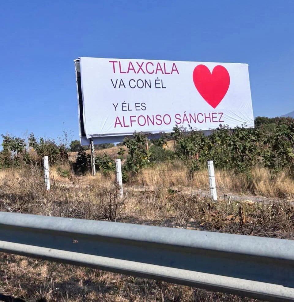 RaulConFlo69's tweet photo. Ante la "desaparición" de los árbitros electorales en Tlaxcala, todos los aspirantes morenistas podrían salir a hacer campaña
https://t.co/6ehFIpy28M https://t.co/W1corP3wPs