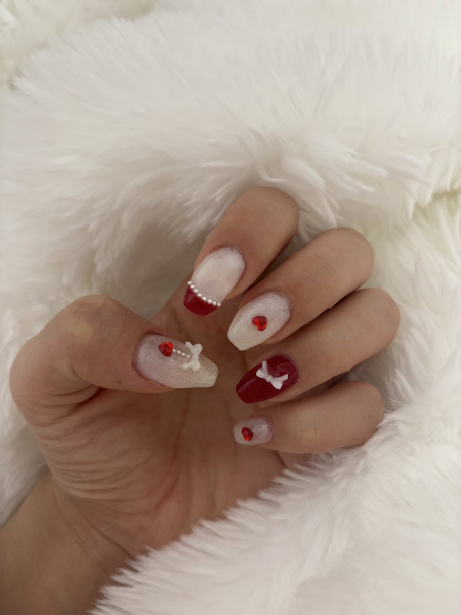 ____min_07's tweet photo. セルフネイルにハマり中。
指先から気分上げてる🎀🤍💅🏻

#セルフネイル
#日常垢 https://t.co/W4PKDMGW1z