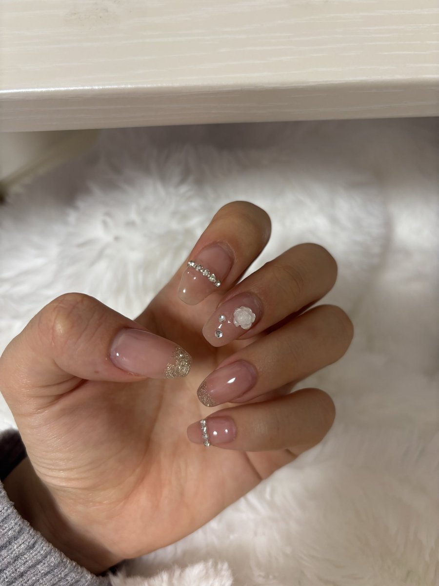 ____min_07's tweet photo. セルフネイルにハマり中。
指先から気分上げてる🎀🤍💅🏻

#セルフネイル
#日常垢 https://t.co/W4PKDMGW1z